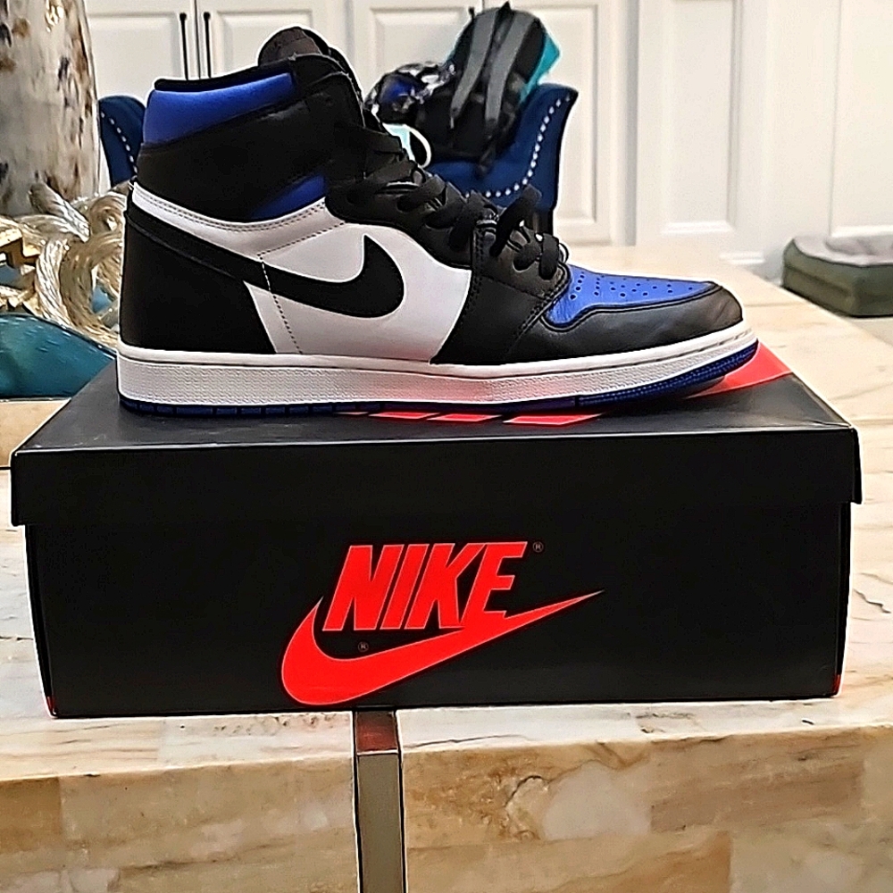 Air Jordan 1 Retro High OG "Royal Toe"